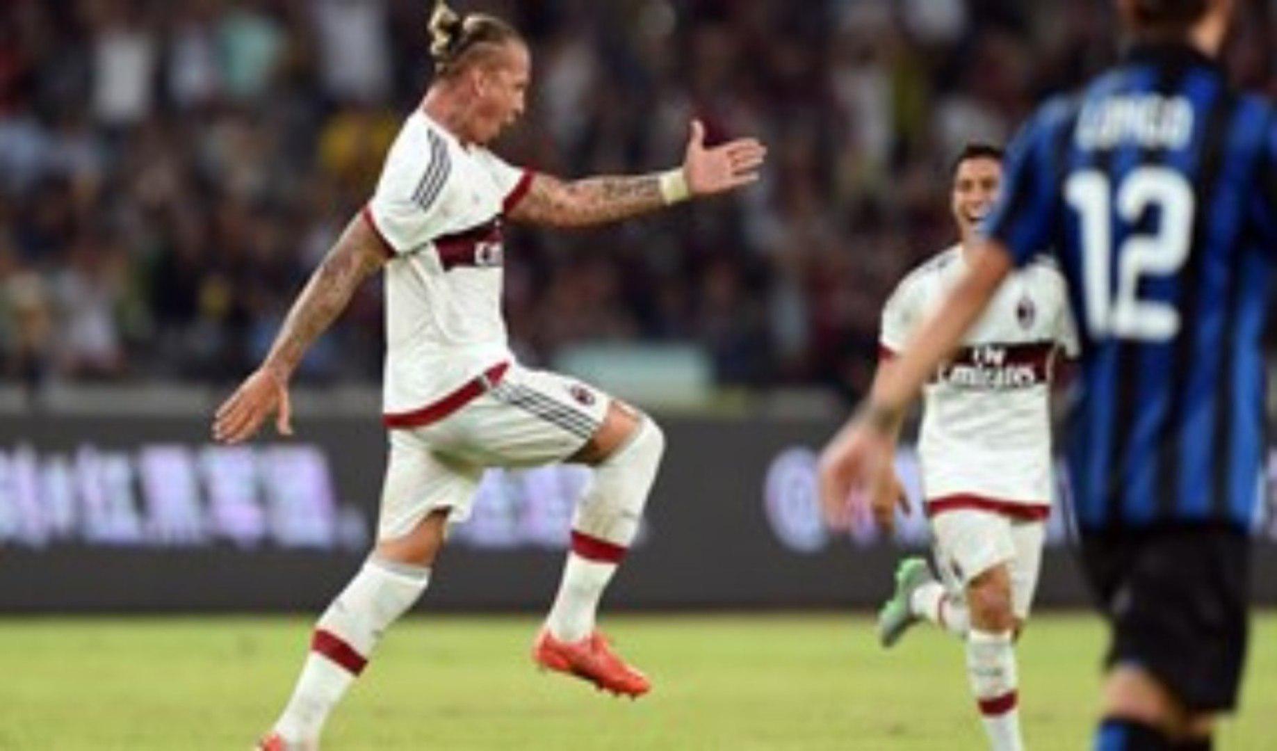 参加了, 一个足球运